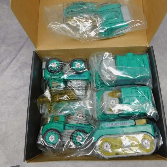 5 in 1 Peace Defender Robot STEM Toy Kid kicking Transformer Toy Trucks - Picture 4 of 6